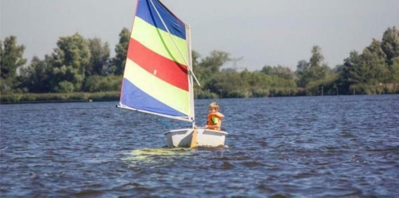 Kajuit423 6Pers 5Sterren Vakantiepark Bergumermeer Aan Het Water In Friesland Met Zwembad Vila Suameer Exterior foto