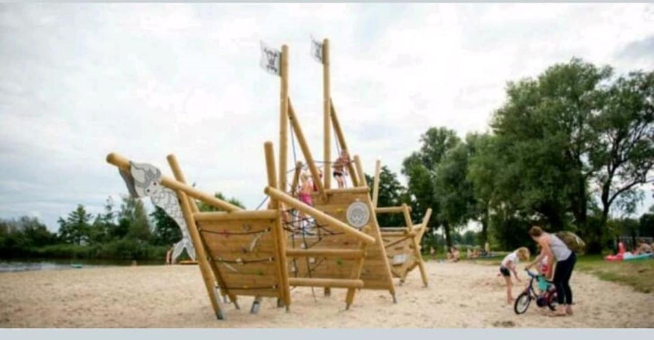 Kajuit423 6Pers 5Sterren Vakantiepark Bergumermeer Aan Het Water In Friesland Met Zwembad Vila Suameer Exterior foto